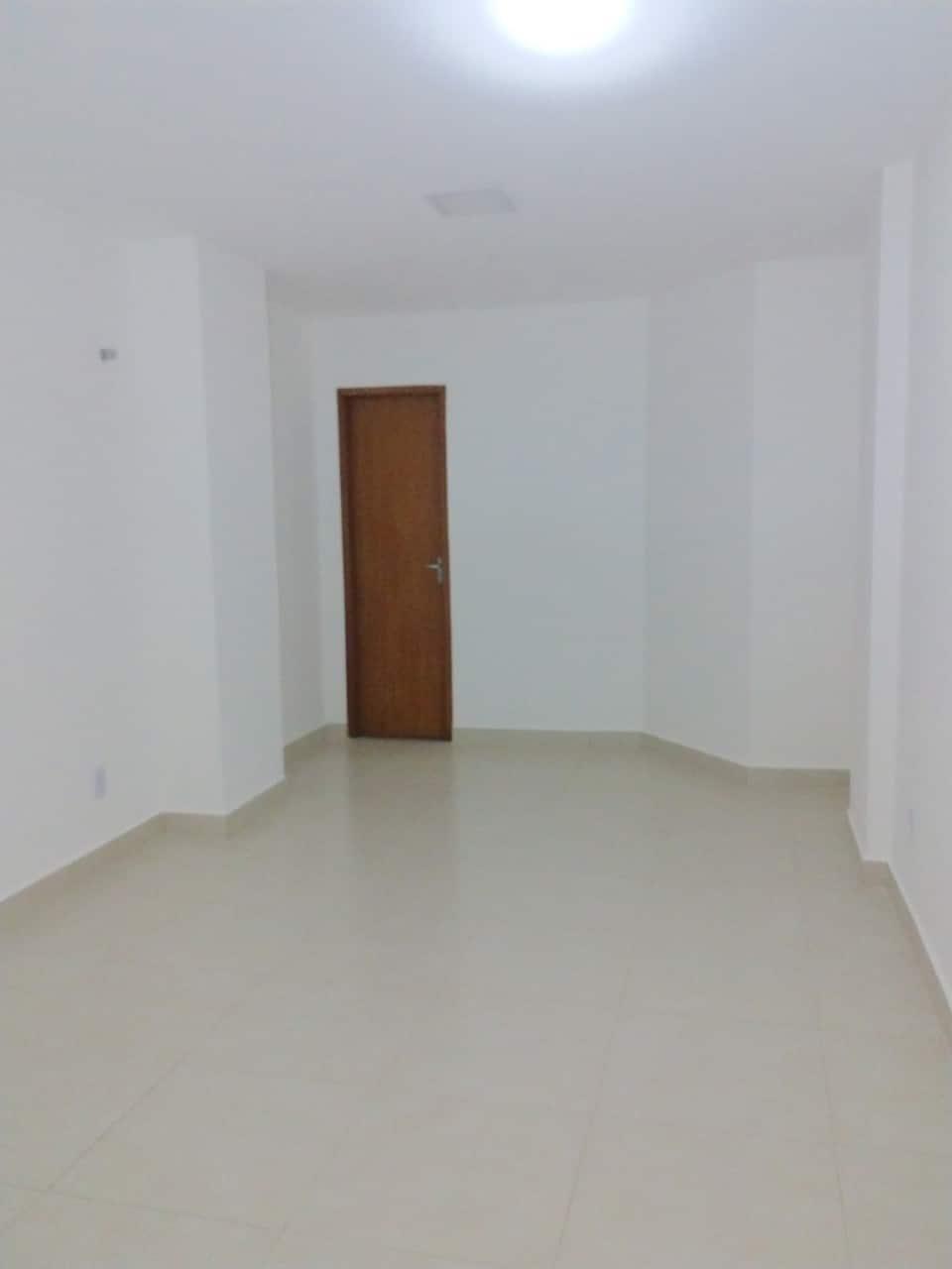 sala com vaga de garagem, e serviço de portaria