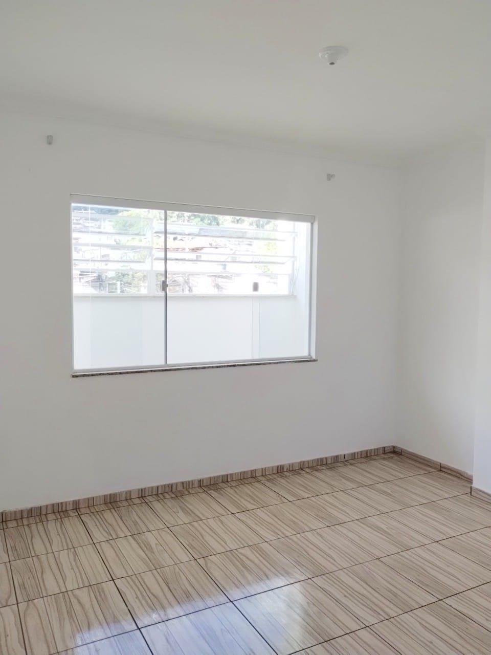 2 quartos, sala, varanda, cozinha, banheiro, área de serviço, garagem