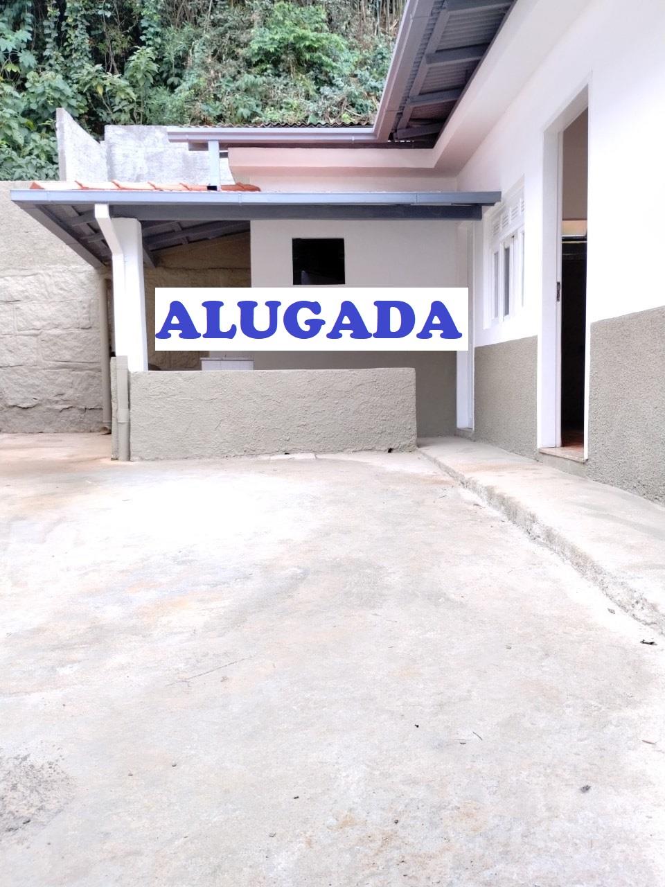 1 quarto, sala, cozinha, banheiro, área de serviço, quintal